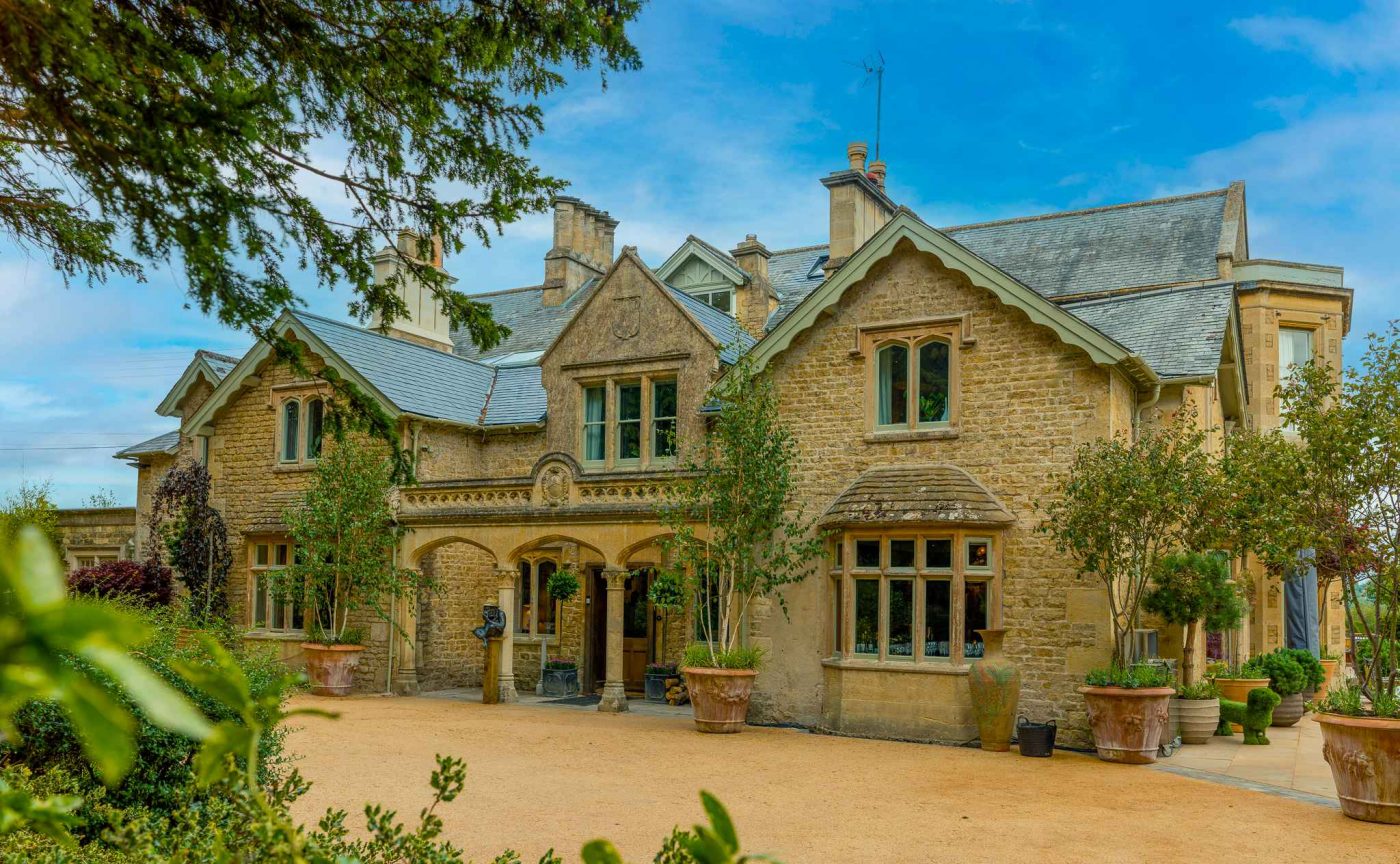 Top 12 Dogfriendly Spa Hotels